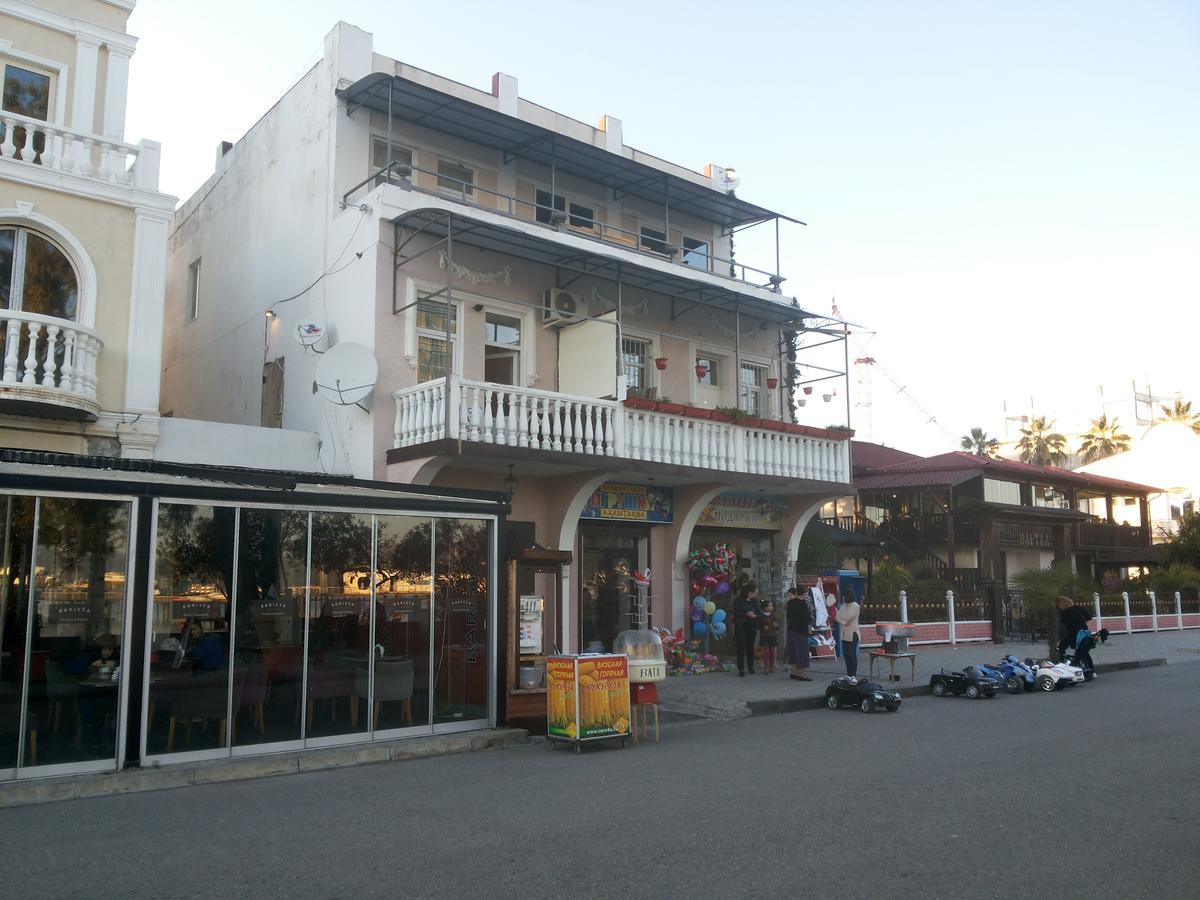 Sukhum City Mini Hotel Soechoemi Buitenkant foto