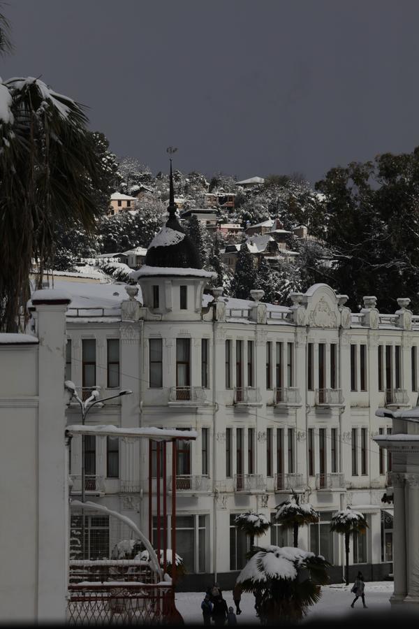 Sukhum City Mini Hotel Soechoemi Buitenkant foto
