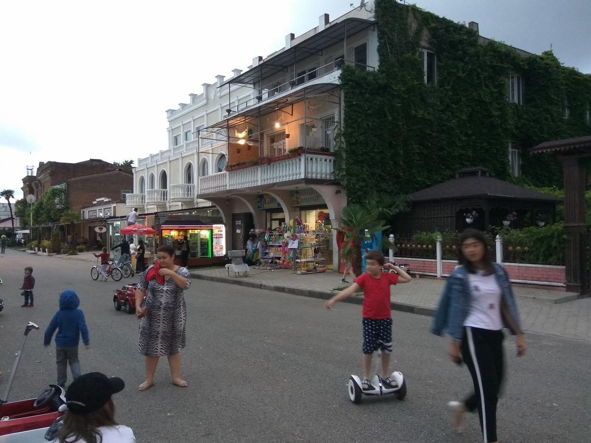 Sukhum City Mini Hotel Soechoemi Buitenkant foto