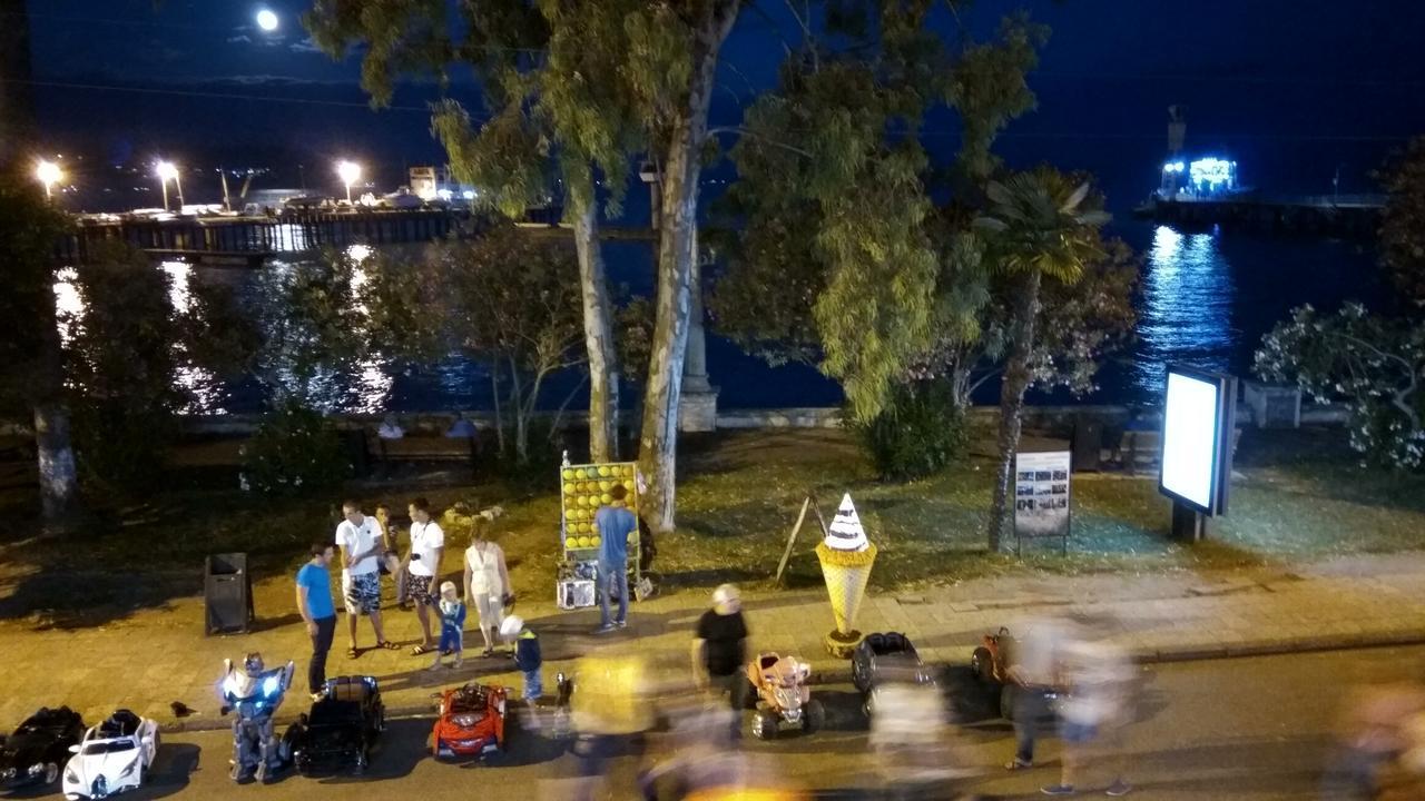 Sukhum City Mini Hotel Soechoemi Buitenkant foto