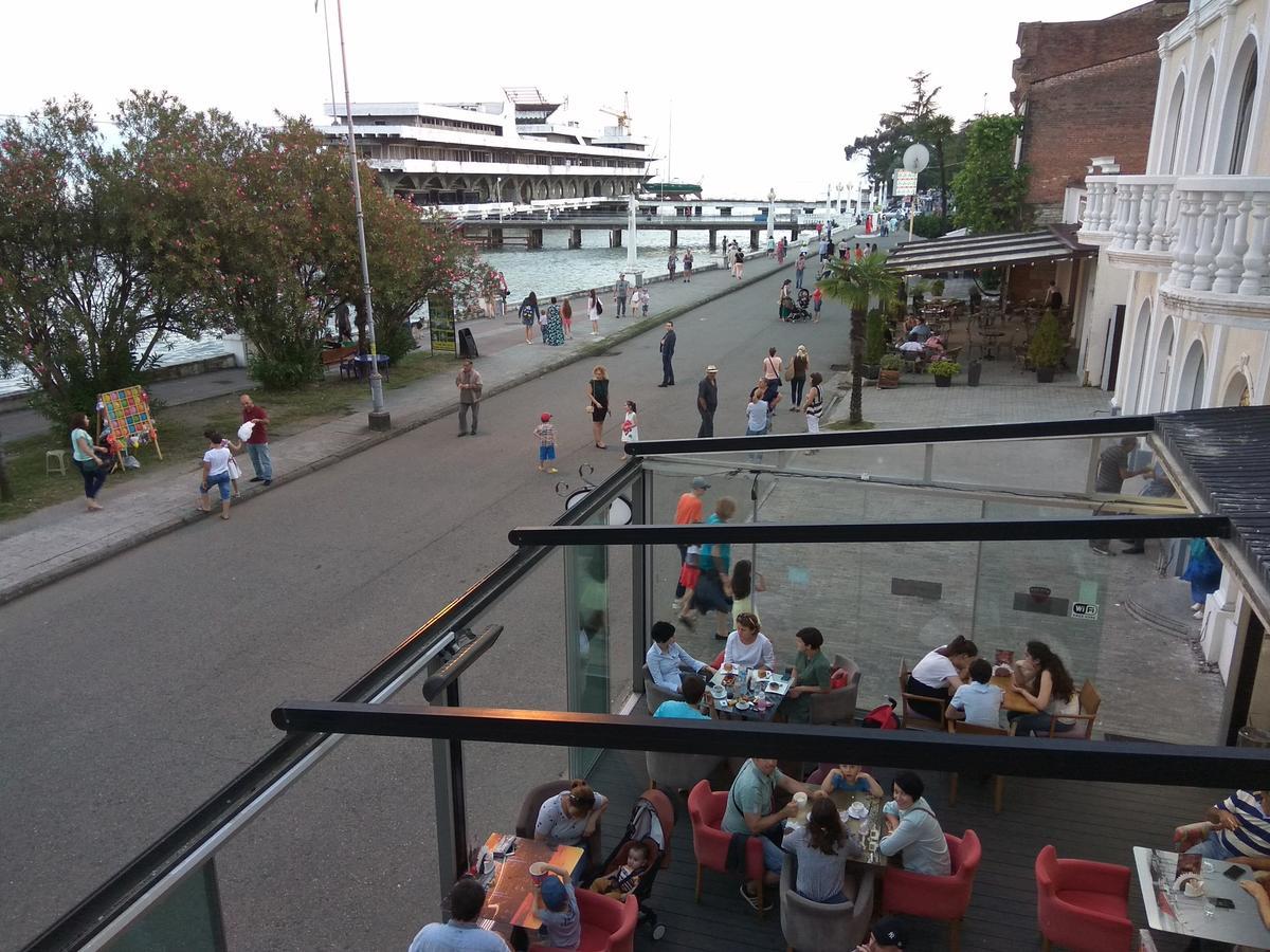 Sukhum City Mini Hotel Soechoemi Buitenkant foto