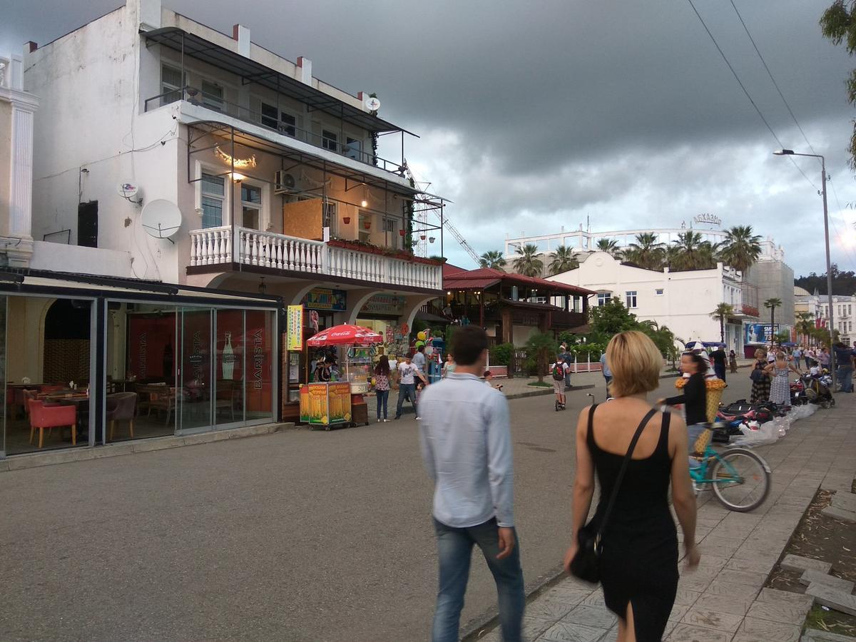 Sukhum City Mini Hotel Soechoemi Buitenkant foto
