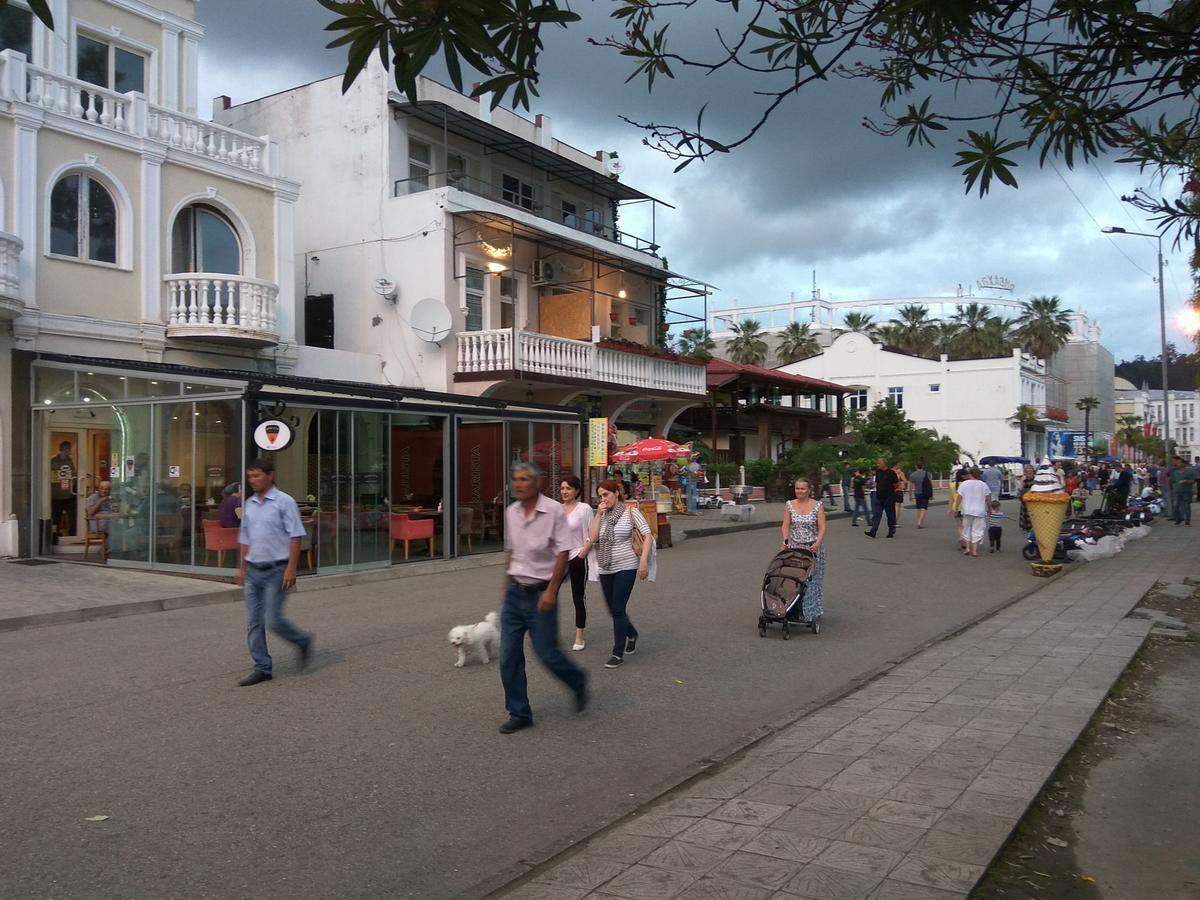 Sukhum City Mini Hotel Soechoemi Buitenkant foto